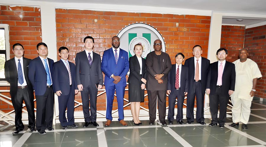 Sheikh Mohamed Bayorh with Chinese hosts