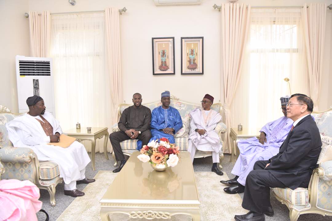 Sheikh Mohamed Bayorh and Niger Minister of Petroleum / Sheikh Mohamed Bayorh Niger Republic